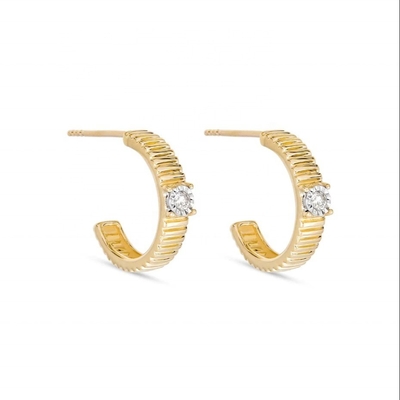 Pour les dames, des boucles d'oreilles en diamant en zirconium cube, en laiton, en coupe ronde et brillante.
