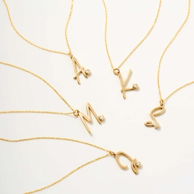 Un collier personnalisé en argent sterling