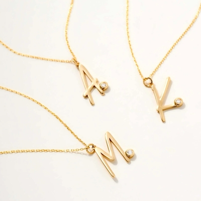 Un collier personnalisé en argent sterling