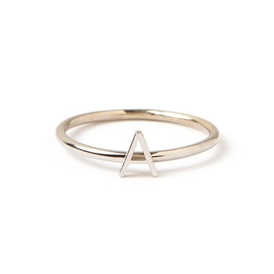 Une lettre personnalisée en or de 14 carats, une bague en argent de 925 sterling pour femme.