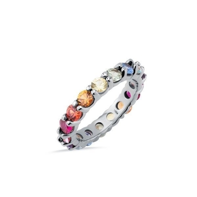 Une bague d'éternité en argent sterling 925