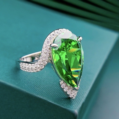Luxe Émeraude CZ Anneaux de diamant Véritable 925 Sterling Argent bijoux faits à la main pour les femmes