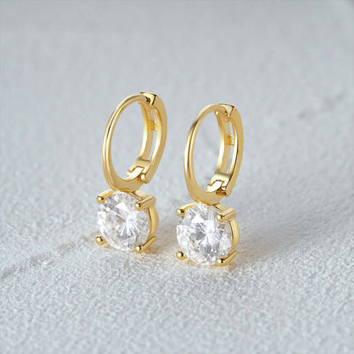 925 Sterling Silver arrivé 18K plaqué en or Solitaire Blanc Cube Zircon Huggies Boucles d'oreilles