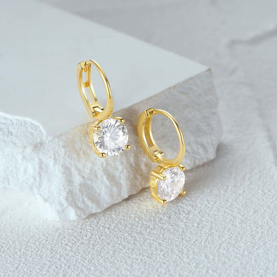 925 Sterling Silver arrivé 18K plaqué en or Solitaire Blanc Cube Zircon Huggies Boucles d'oreilles