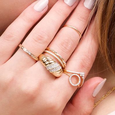 Plaqué en platine Ronde découpée brillante Diamond Dome Ring Pour les femmes bijoux de qualité OEM / ODM