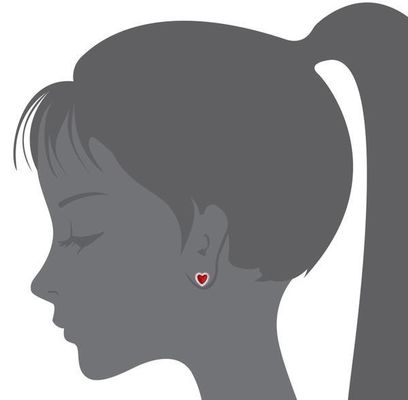 Boucles d'oreilles en argent de 925 sterling avec un cœur émailé rouge