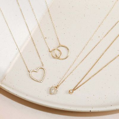 Des magnifiques colliers romantiques en or de 18 carats