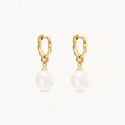 Des boucles d'oreilles en argent 925