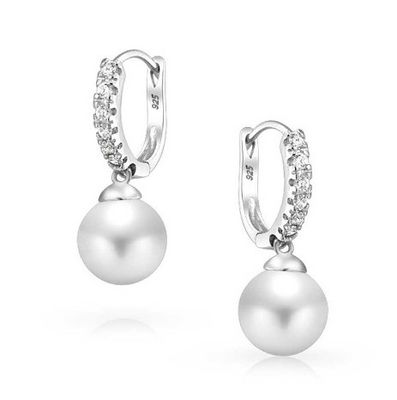 Des boucles d'oreilles en zirconium d'angle de 10 mm