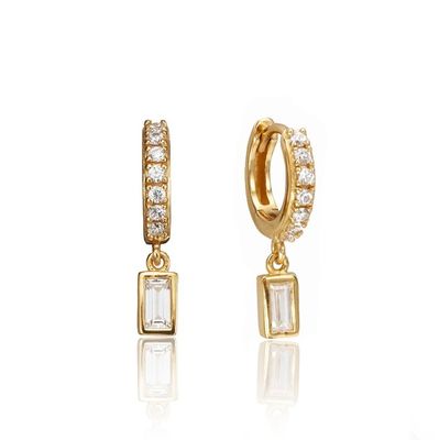 Des boucles d' oreilles en argent pour anniversaire de mariage.