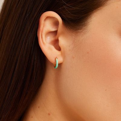 Des boucles d'oreilles en argent de couleur 925 18K en or