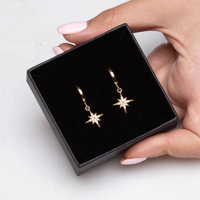 Des boucles d'oreilles en or 925 en or