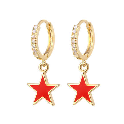 Des boucles d'oreilles en émail étoile en forme de boucle en argent 925 en argent sterling
