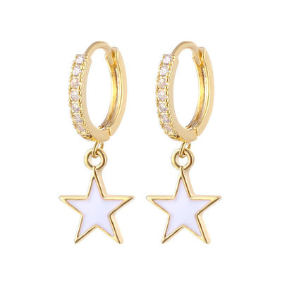 Des boucles d'oreilles en émail étoile en forme de boucle en argent 925 en argent sterling