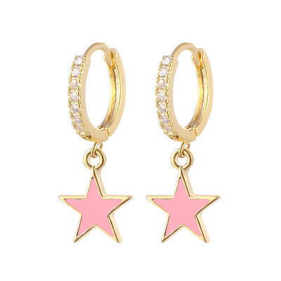 Des boucles d'oreilles en émail étoile en forme de boucle en argent 925 en argent sterling