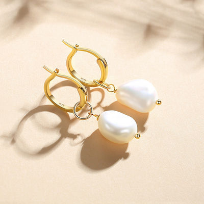 Des boucles d'oreilles à perles d'eau douce pour femmes