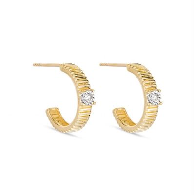 Pour les dames, des boucles d'oreilles en diamant en zirconium cube, en laiton, en coupe ronde et brillante.