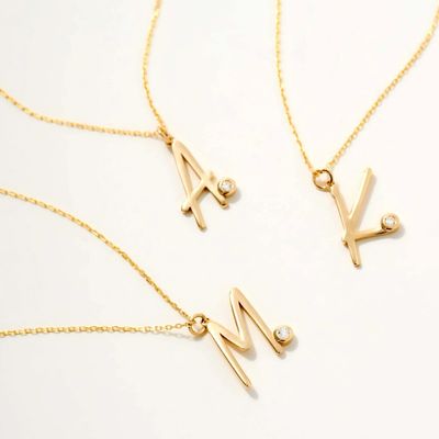 Un collier personnalisé en argent sterling