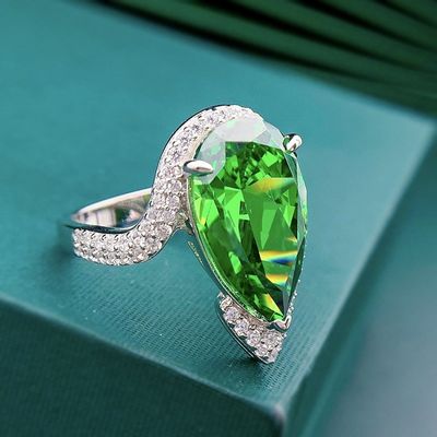 Luxe Émeraude CZ Anneaux de diamant Véritable 925 Sterling Argent bijoux faits à la main pour les femmes