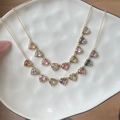 Collier en forme de cœur en saphir et en zirconium cube