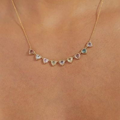 Collier en forme de cœur en saphir et en zirconium cube