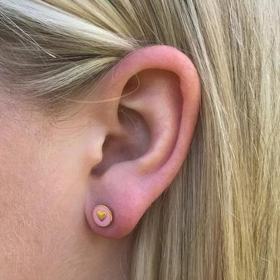 Boucles d'oreilles à clous en forme de cœur de 8 mm en argent sterling 925 avec émail rose