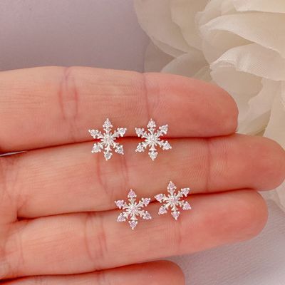 Boucles d'oreilles à clous flocon de neige en argent sterling 925 plaqué rhodium et oxydes de zirconium, 2g