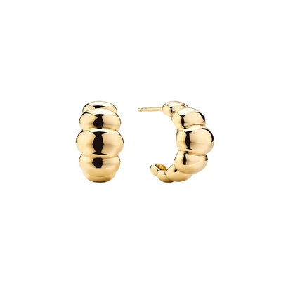 Des boucles d'oreilles en croissant en or 18K placée en rhodium