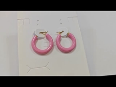 925 Logo personnalisé 18K or plaqué émail rose Boucles d'oreilles Huggie Pour le look chic des femmes