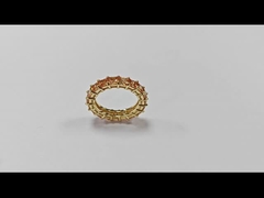 Une bague de mariage en cirque de zircon