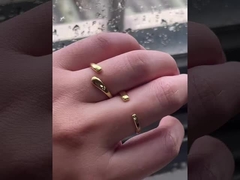 Fabriqué à la main en argent pur 925, cet accessoire combine le style raffiné avec la durabilité.